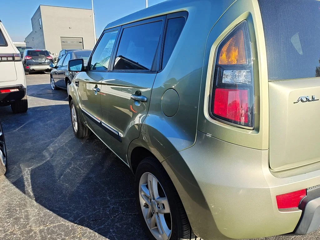 Used 2011 Green Kia Plus image 8