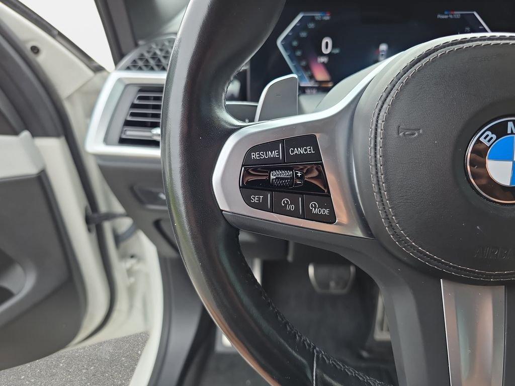 Used 2024 White BMW xDrive40i image 18