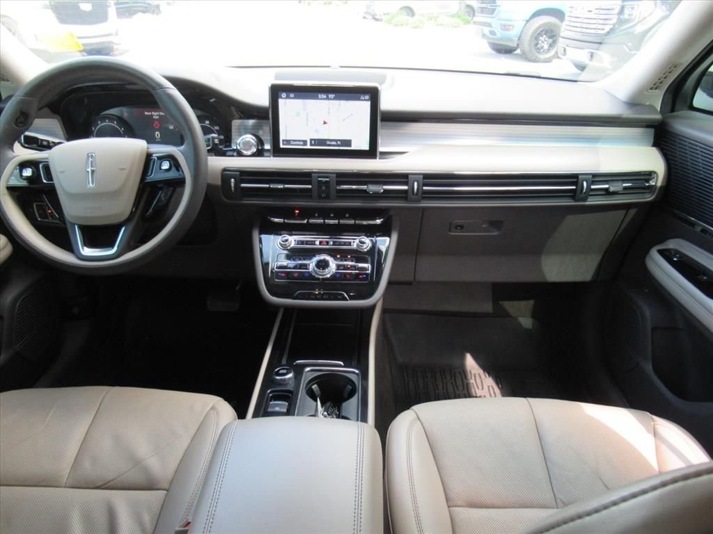 Used 2022 White Lincoln Standard image 12