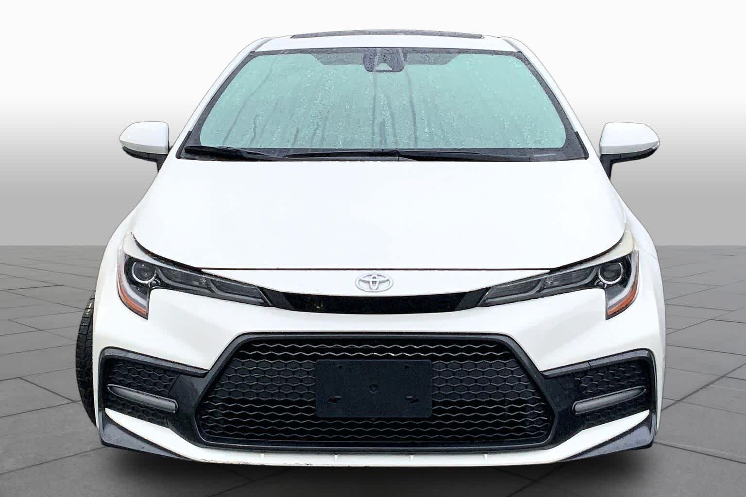 Used 2020 Super White Toyota SE image 3