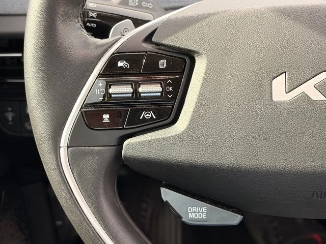 Used 2024 Blue Kia Wind image 16
