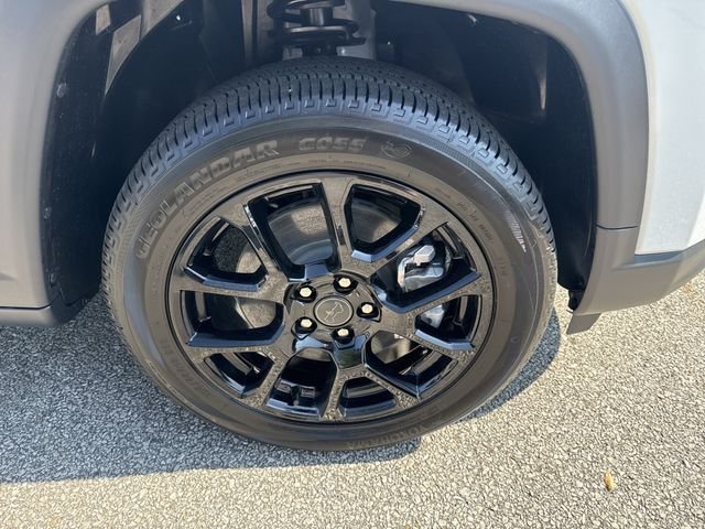 New 2026 White Jeep Latitude image 12