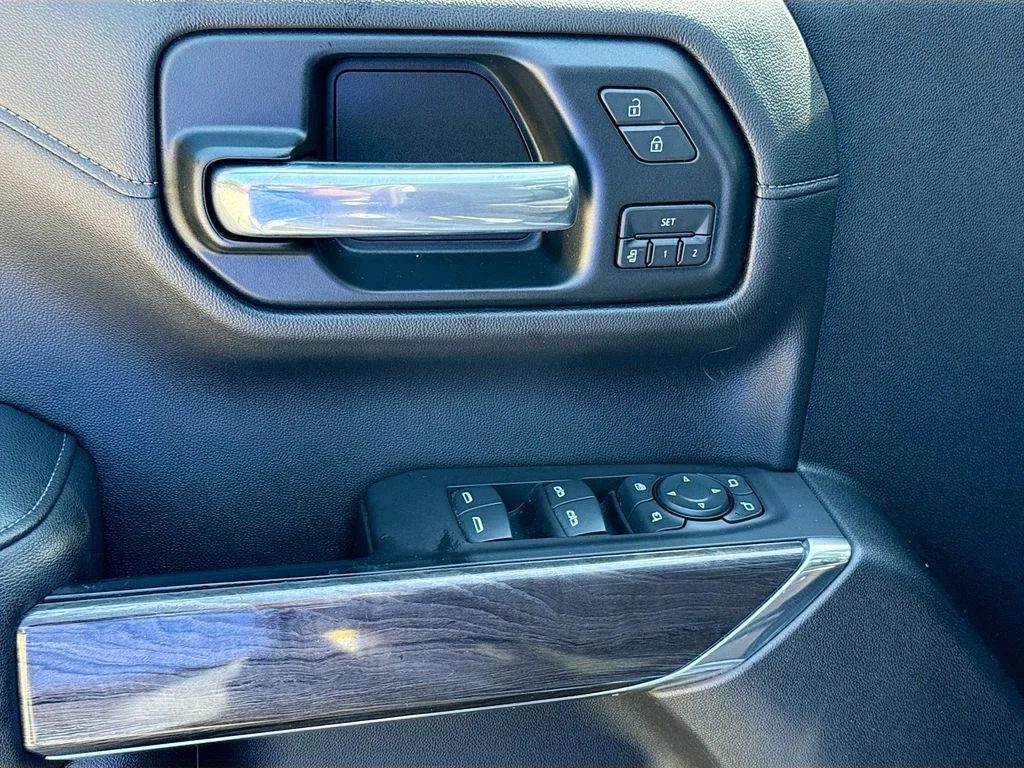 Used 2019 Shadow Gray Metallic Chevrolet LTZ image 17