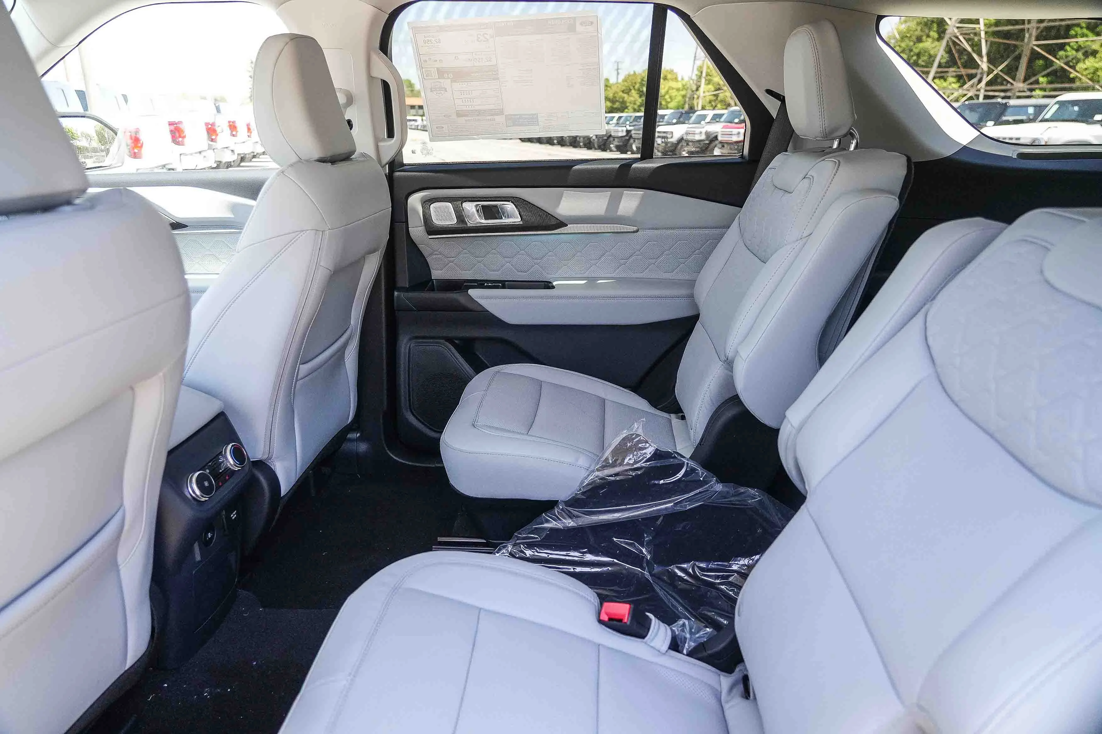 New 2026 Star White Metallic Tri-Coat Ford Platinum™ image 21