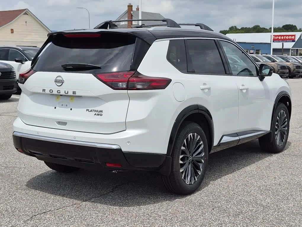 New 2026 Everest White Pearl TriCoat / Super Black Two-tone Nissan Platinum image 3