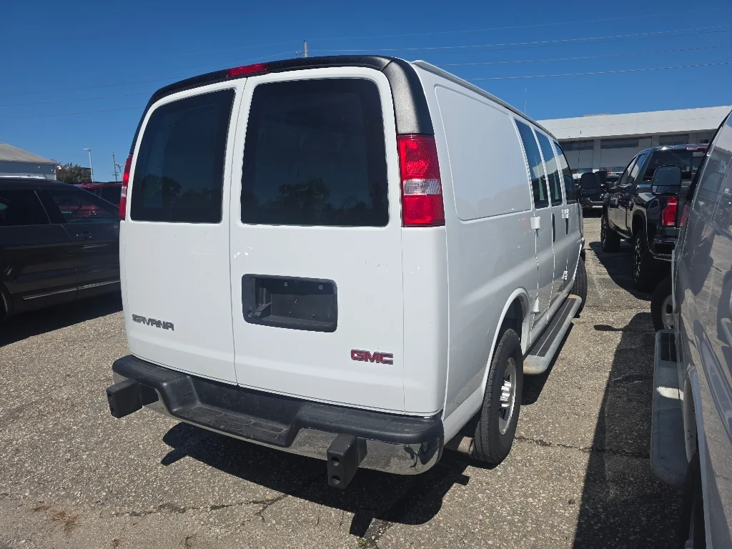 Used 2025 Summit White GMC Work Van image 5