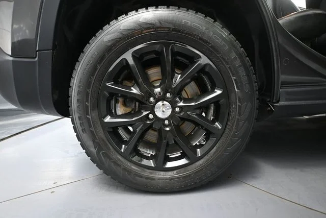 Used 2016 Gray Jeep Latitude image 15