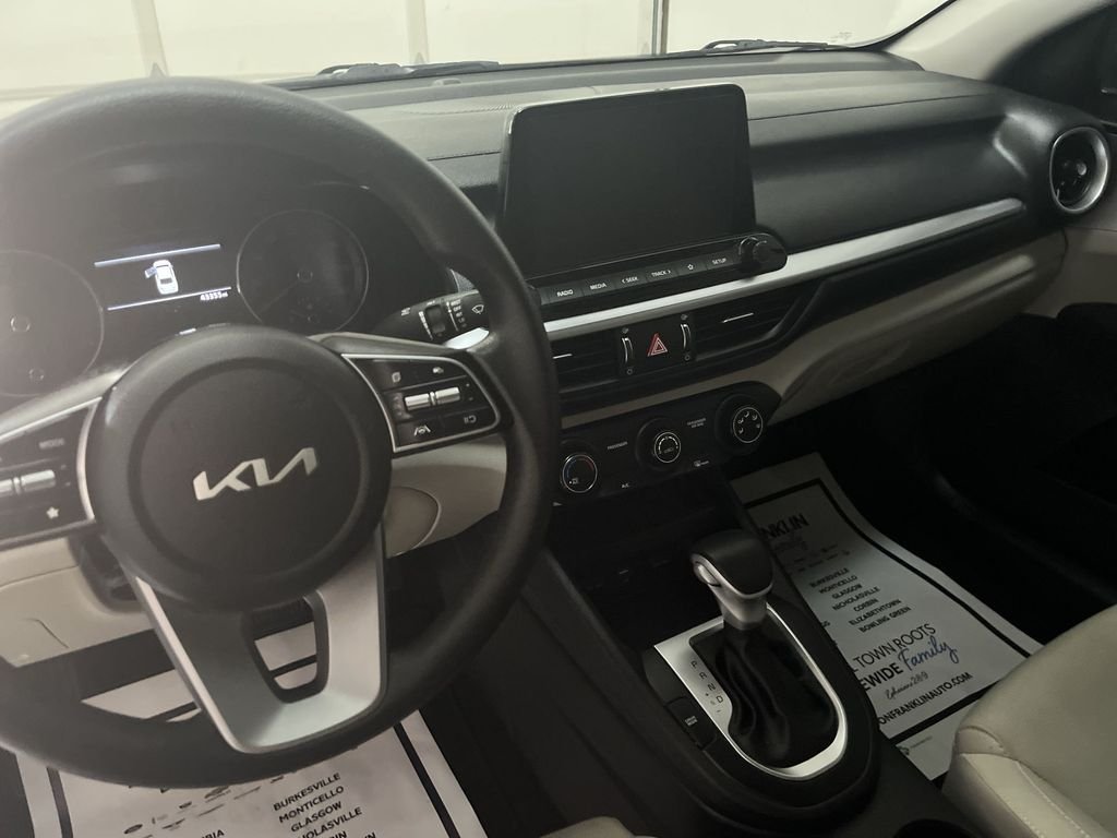 Used 2023 Black Kia LXS image 10