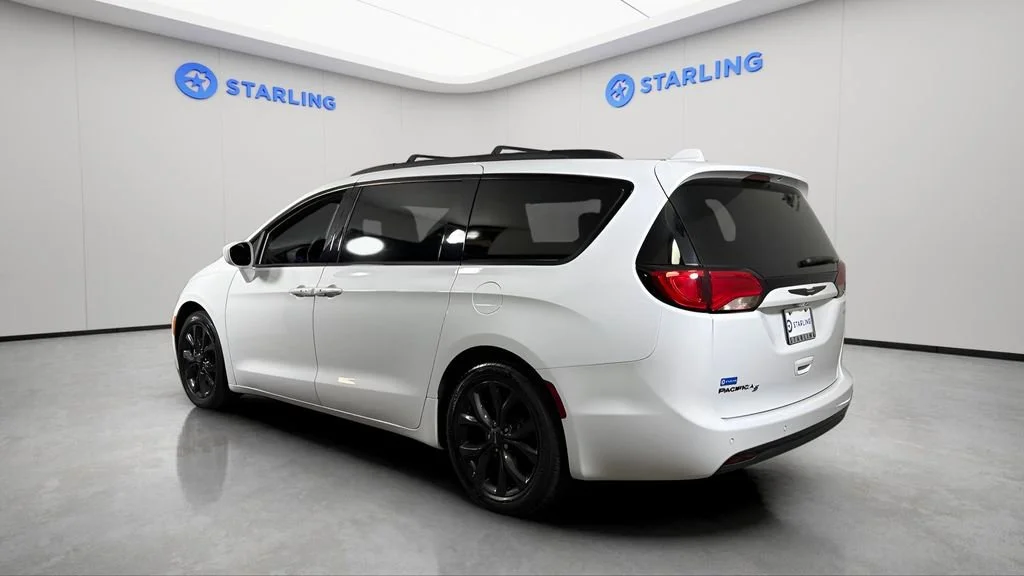 Used 2019 White Chrysler Touring Plus image 6