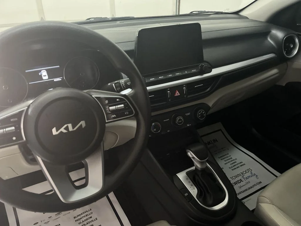 Used 2023 Black Kia LXS image 10