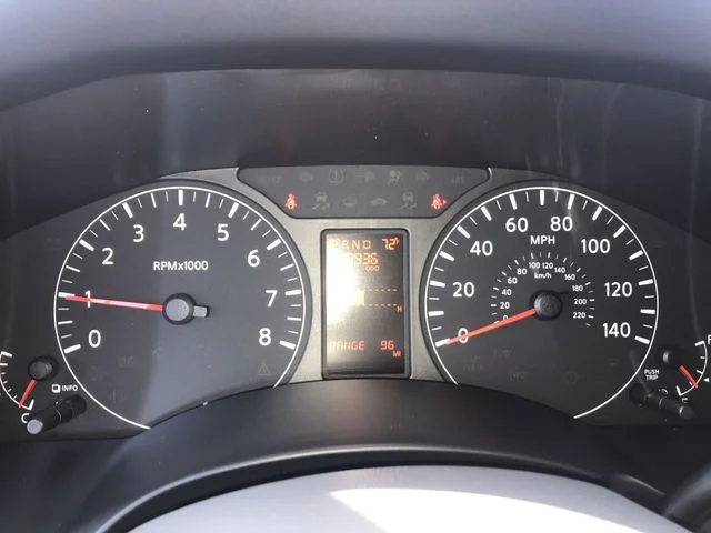 Used 2016 White Nissan SL image 15