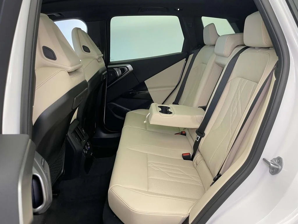 Used 2026 White BMW 30 xDrive image 17