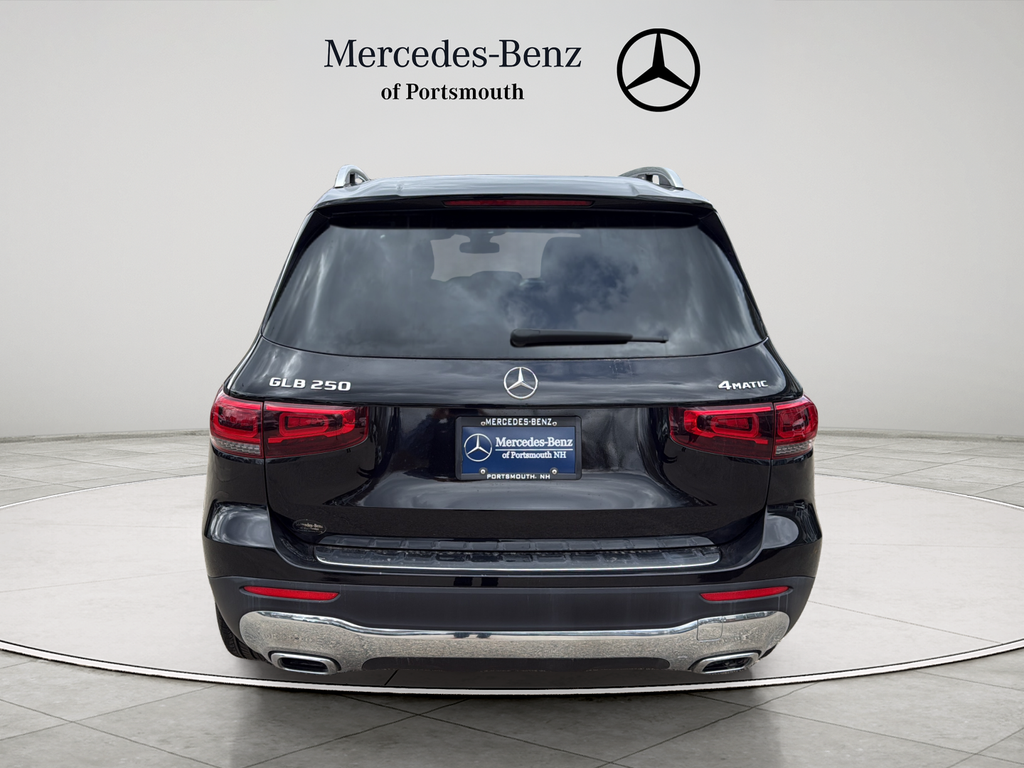 Used 2022  Mercedes-Benz GLB 250 image 4