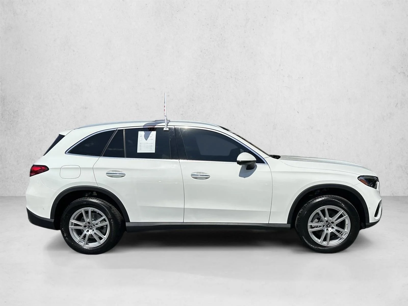 Used 2023 Polar White Mercedes-Benz GLC 300 image 4