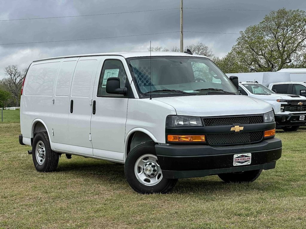 2025 Chevrolet Express 2500 Work Van HD's photo