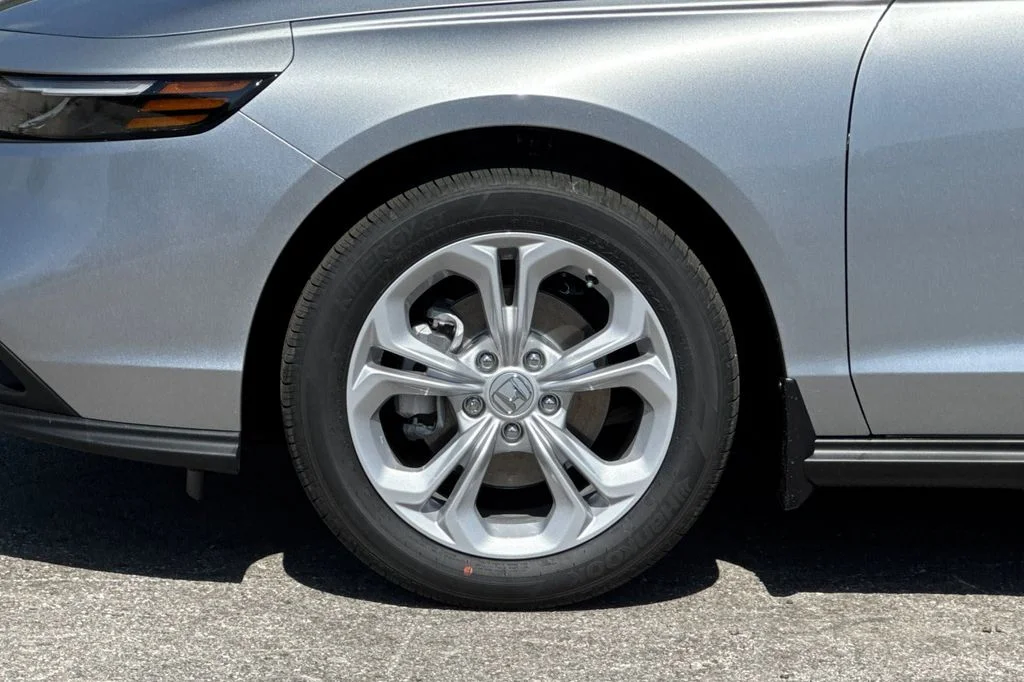 New 2026 Solar Silver Metallic Honda LX image 32