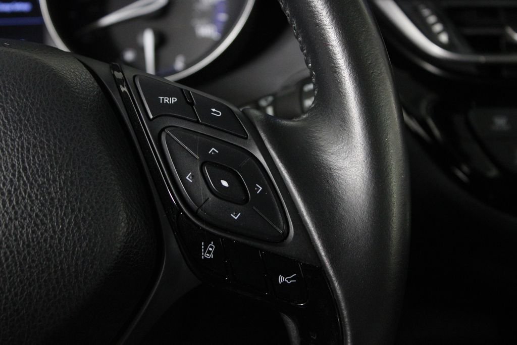Used 2021 White Toyota XLE image 27