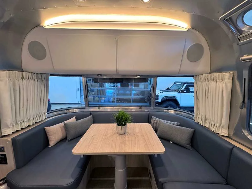 New 2027 SILVER AIRSTREAM  image 36