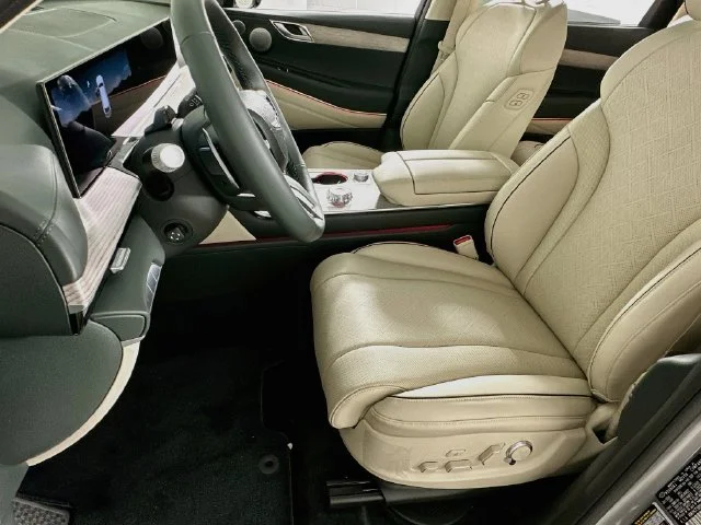 New 2027 Silver Genesis 2.5T Prestige image 10