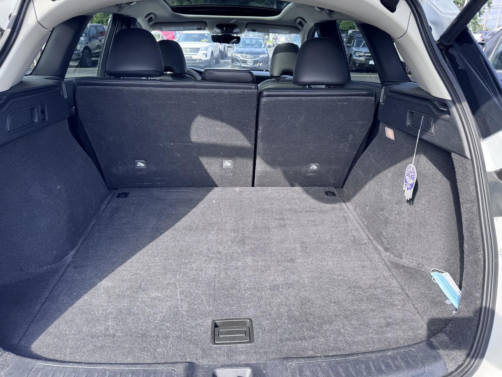 Used 2023 Radiant White INFINITI LUXE image 7