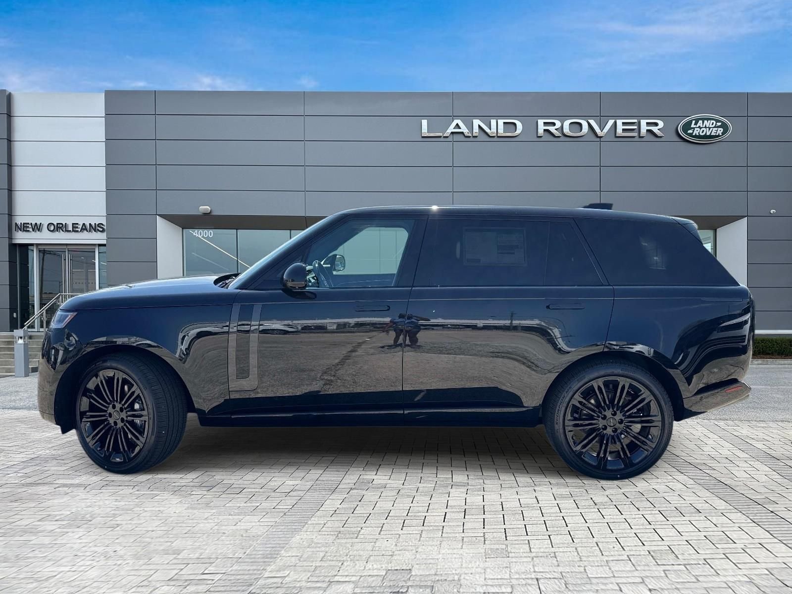 New 2026 Santorini Black LAND ROVER SE 7 Seats image 2