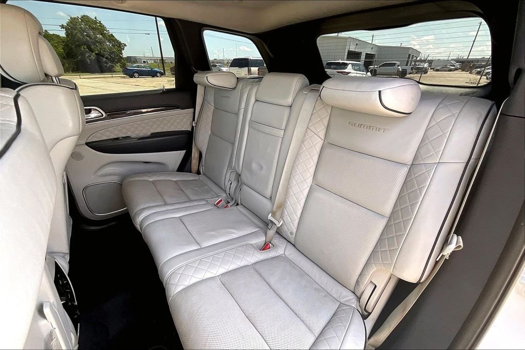 Certified Used 2019 Bright White Clearcoat Jeep Summit image 19