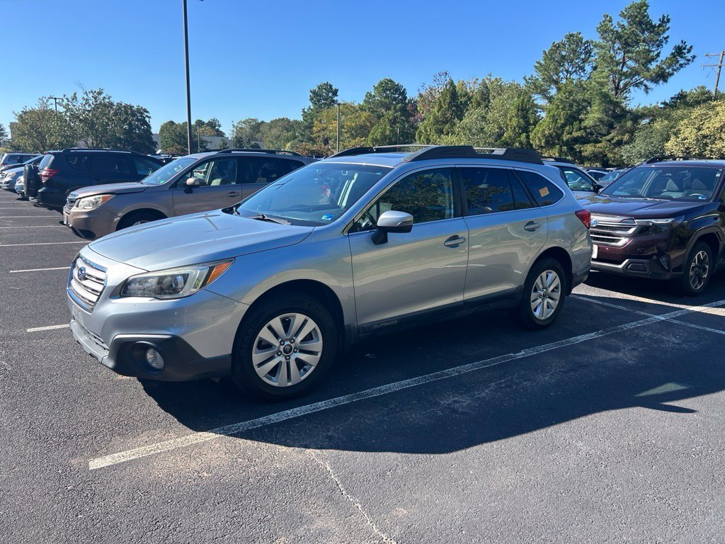 Used 2017 Silver Subaru 2.5i Premium image 7