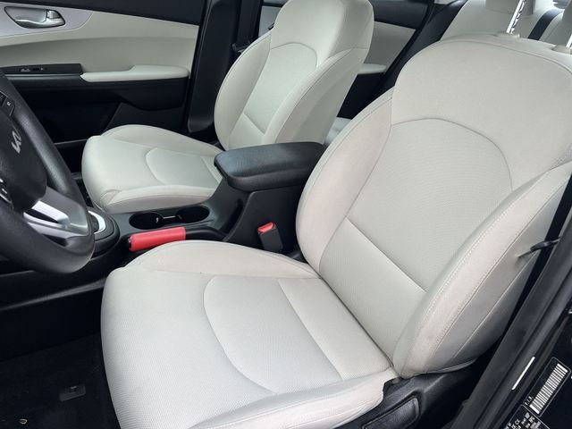 Used 2023 Black Kia LXS image 30