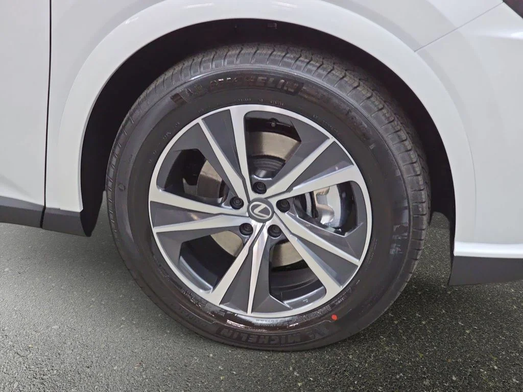New 2026 Eminent White Pearl Lexus PREMIUM image 30
