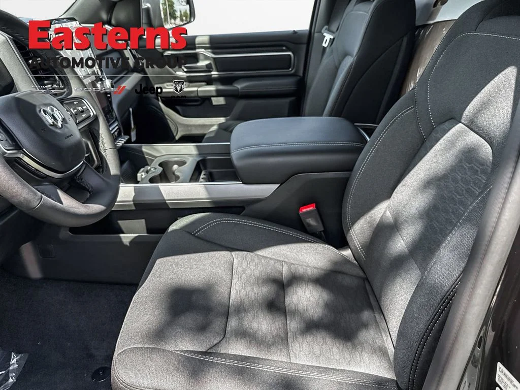 New 2027 Diamond Black Crystal Pearl-Coat Exterior Paint RAM Big Horn/Lone Star image 14