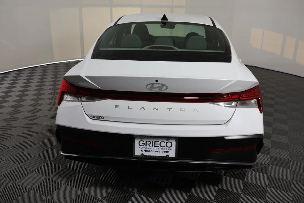 Certified Used 2025 White Hyundai SEL Convenience image 7