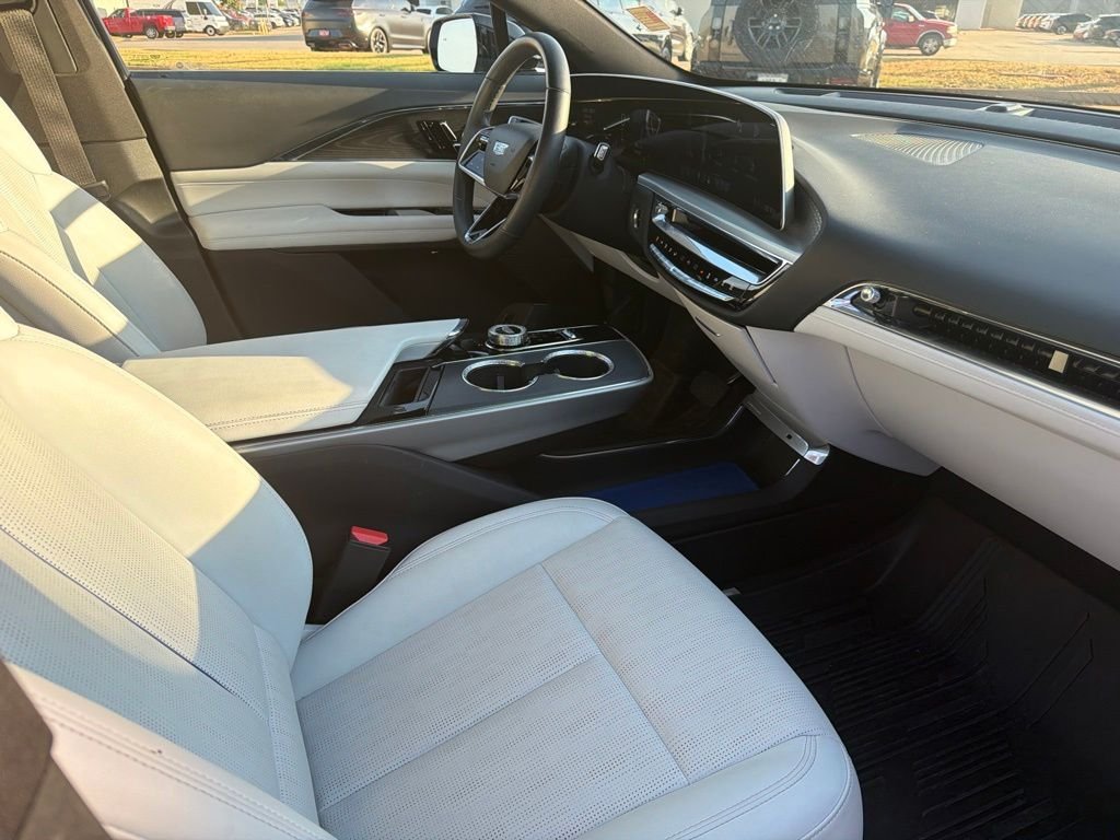Used 2024 Blue Cadillac Luxury image 11