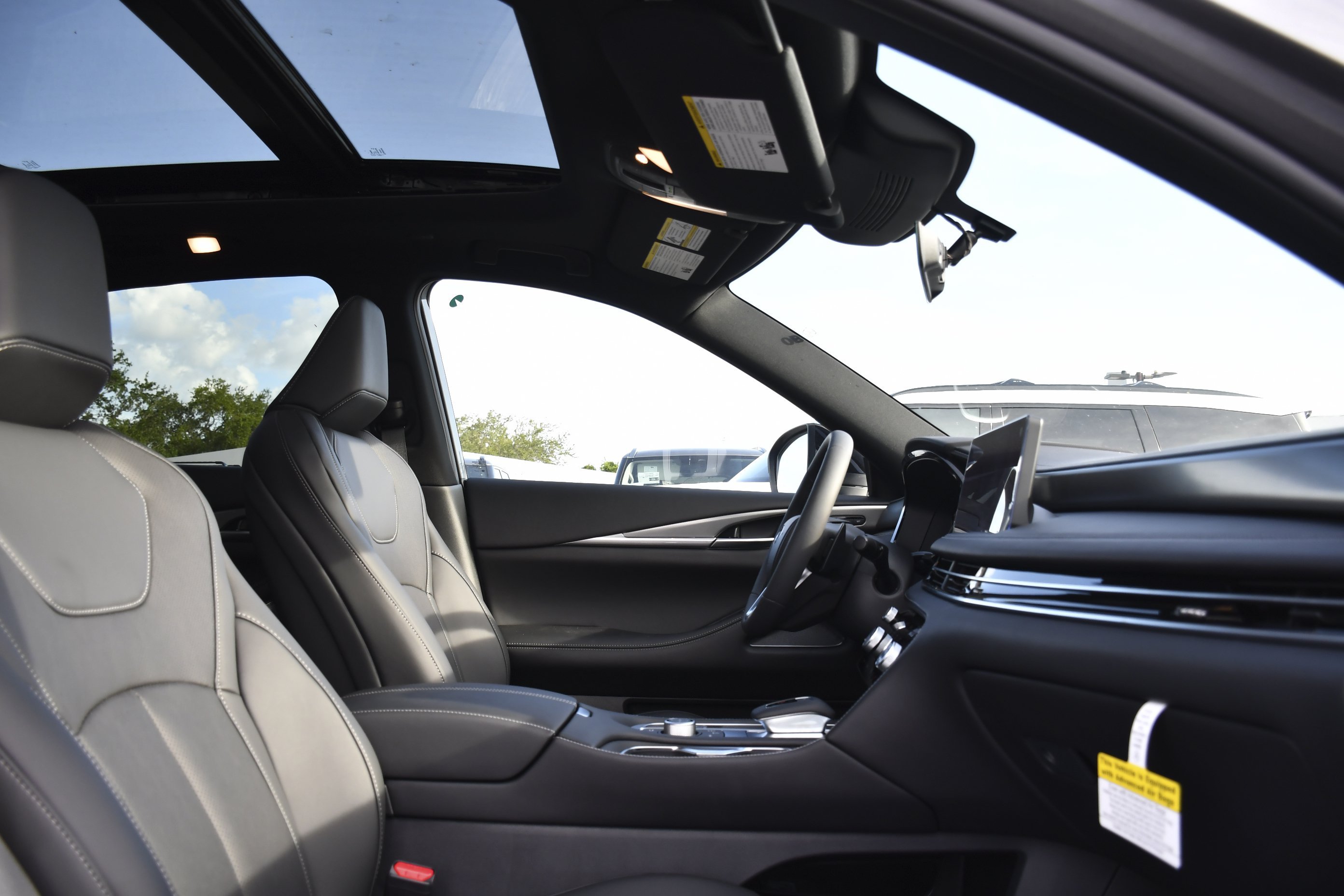 New 2027 GRAPHITE SHADOW INFINITI Luxe AWD image 31