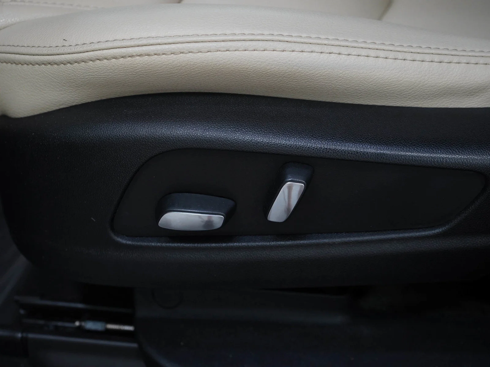 Used 2019 Shadow Metallic Cadillac Base image 23