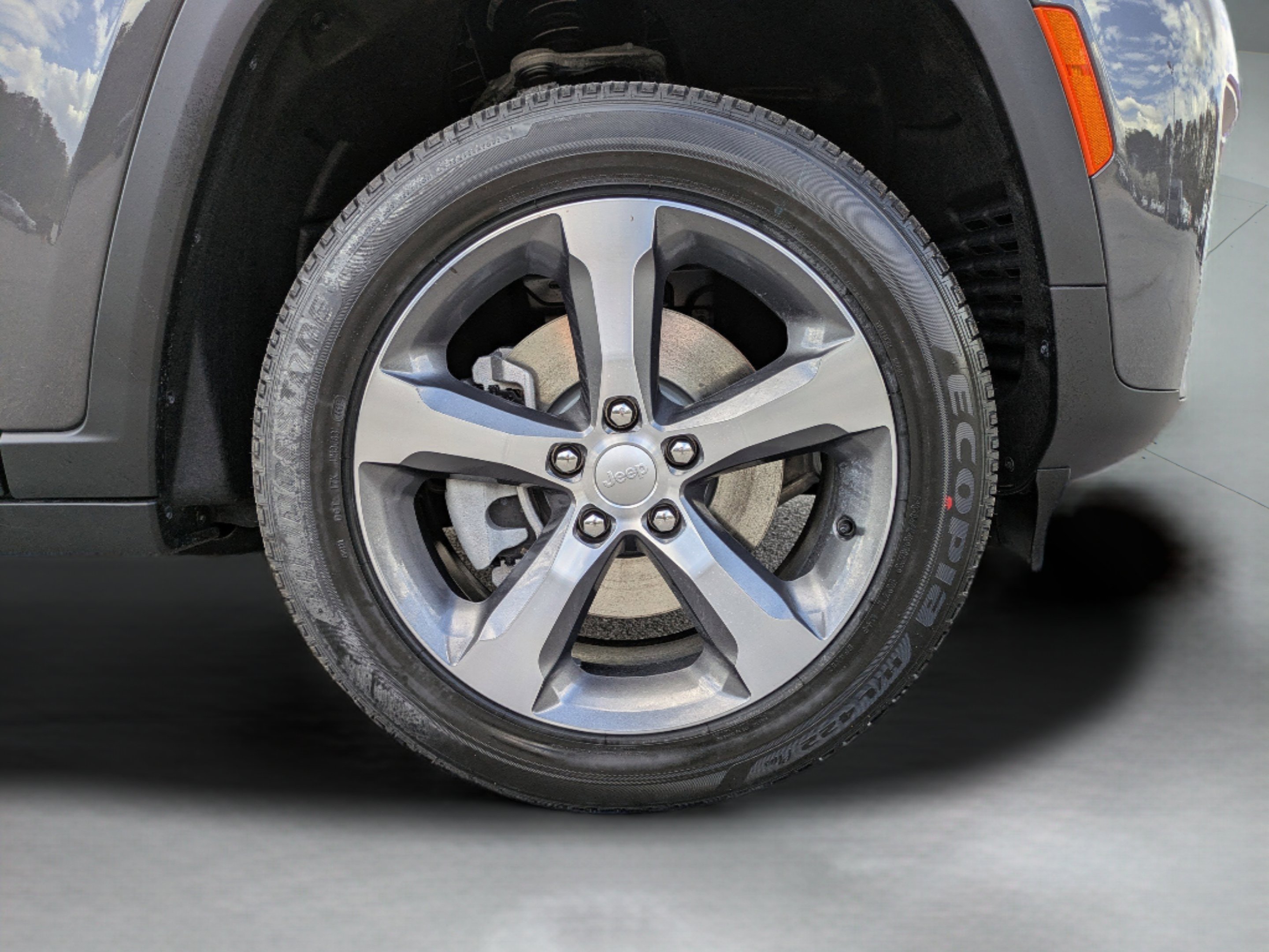 New 2026 Baltic Gray Metallic Clear-Coat Exterior Paint Jeep Limited image 12
