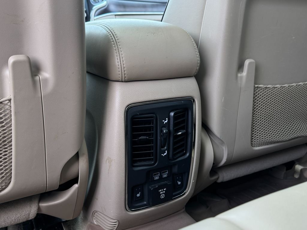 Used 2014 Cashmere Jeep Overland image 14