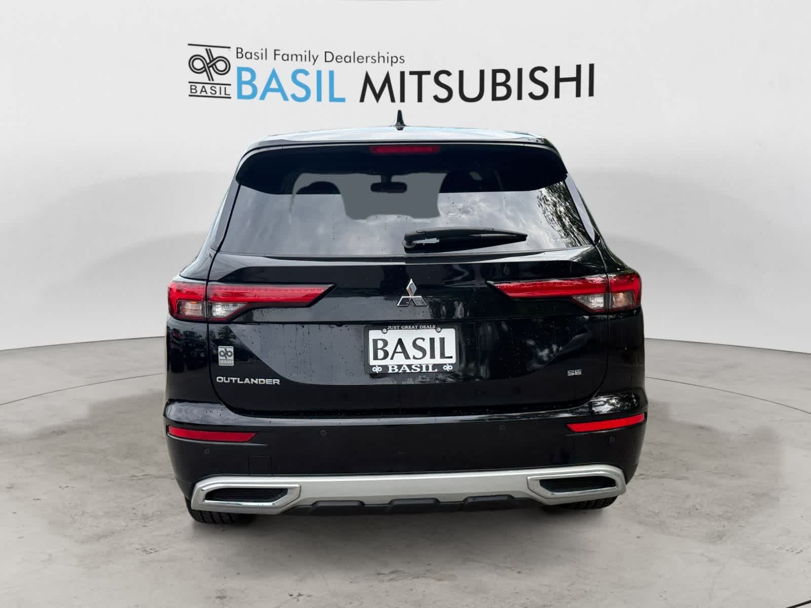 Used 2022 Labrador Black Pearl Mitsubishi SE image 4