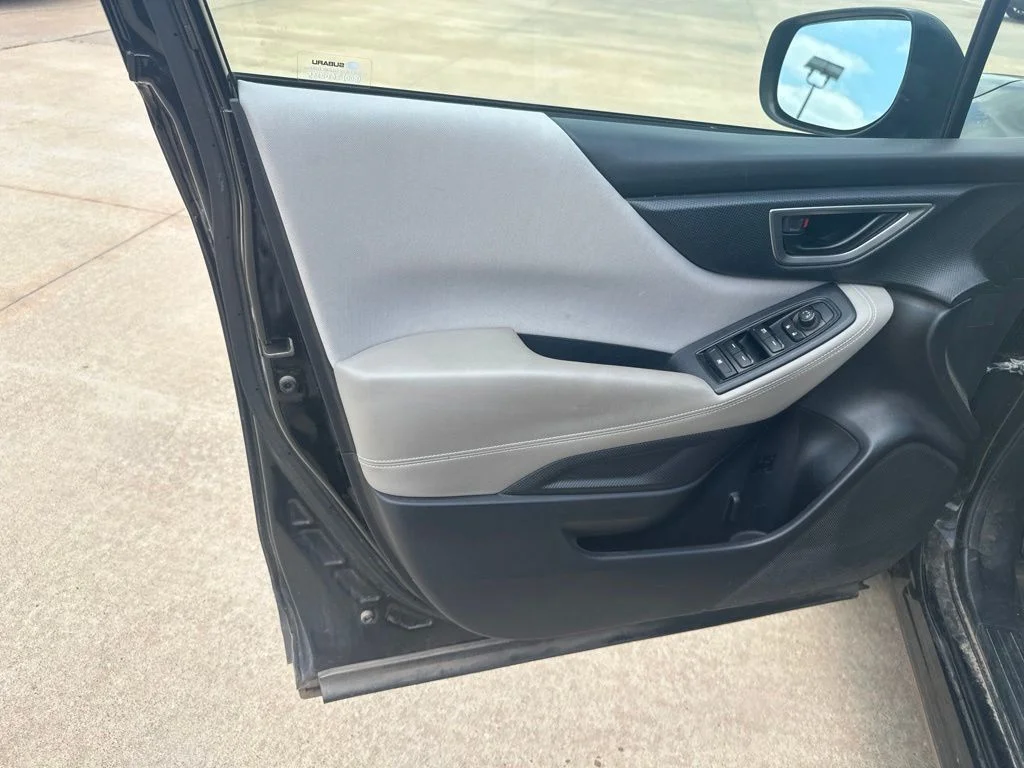 Used 2019 Black Subaru Base image 6