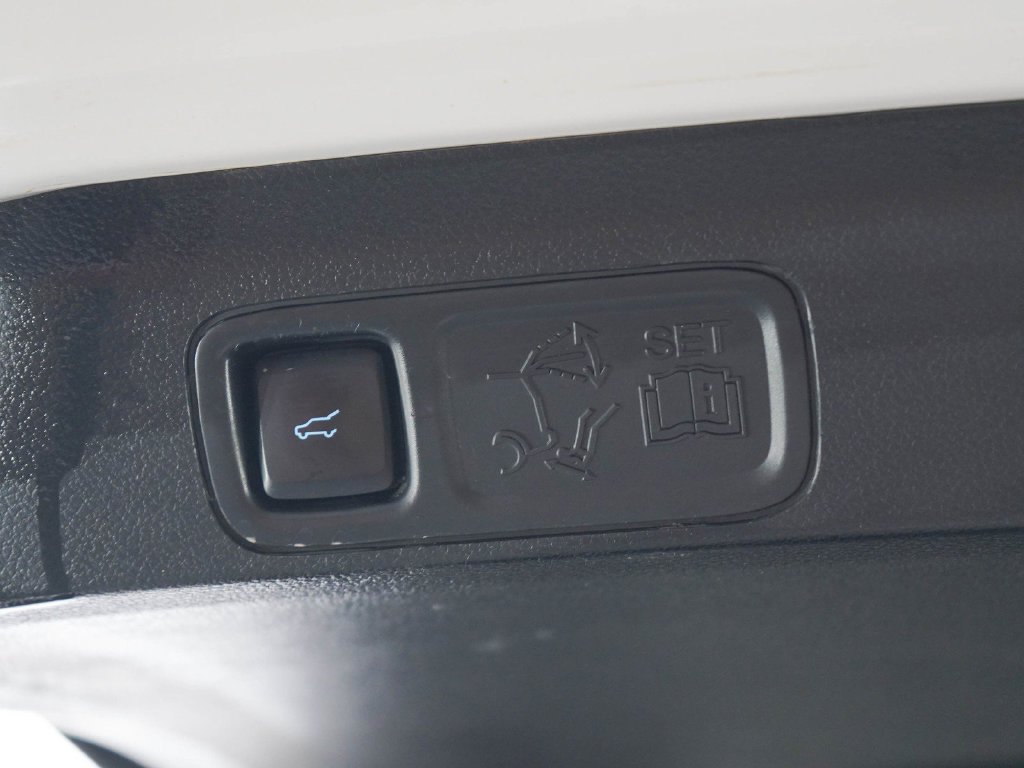 Used 2021 White Metallic Ford Limited image 16