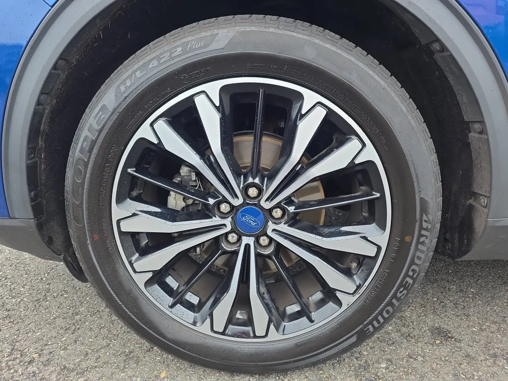 Certified Used 2022 Blue Ford SE image 14