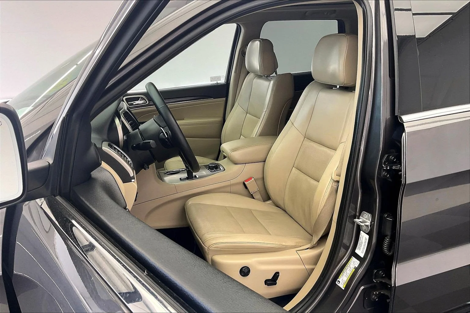 Used 2014 Granite Crystal Metallic Clearcoat Jeep Limited image 17