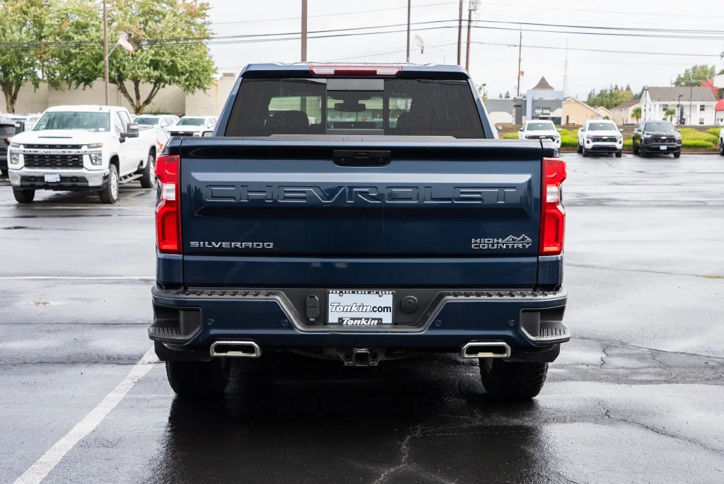 Used 2022 Northsky Blue Metallic Chevrolet High Country image 5