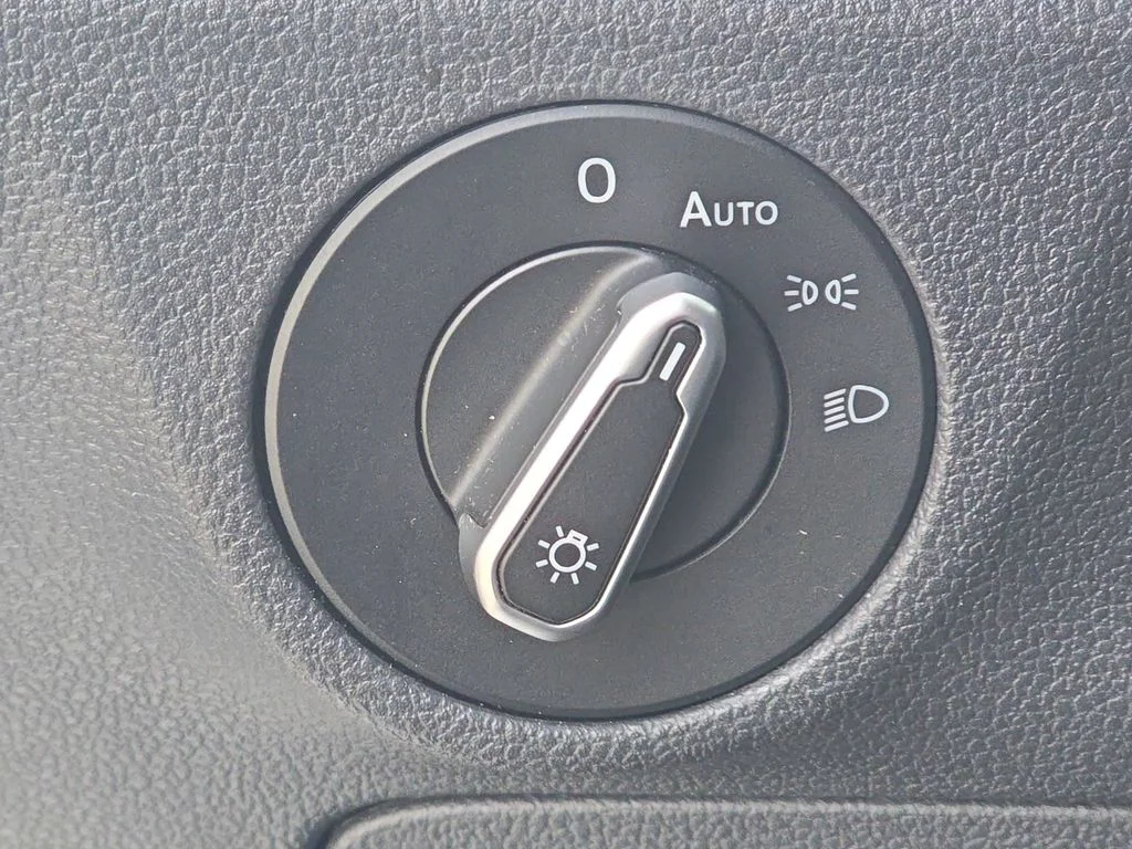 2021 Volkswagen Jetta SE - Photo 18