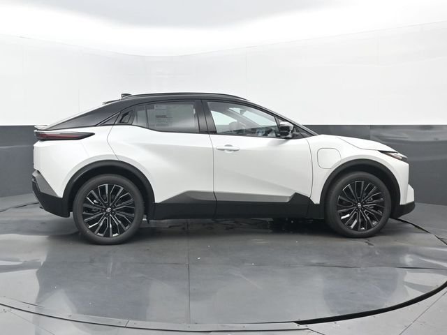 New 2026 Wind Chill Pearl/Black Toyota XSE image 2