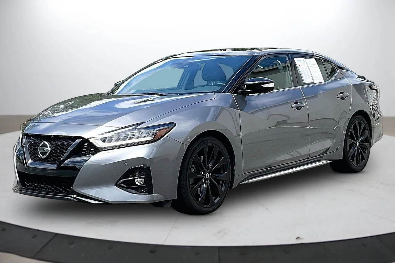Certified Used 2021 Gray Nissan SR image 4