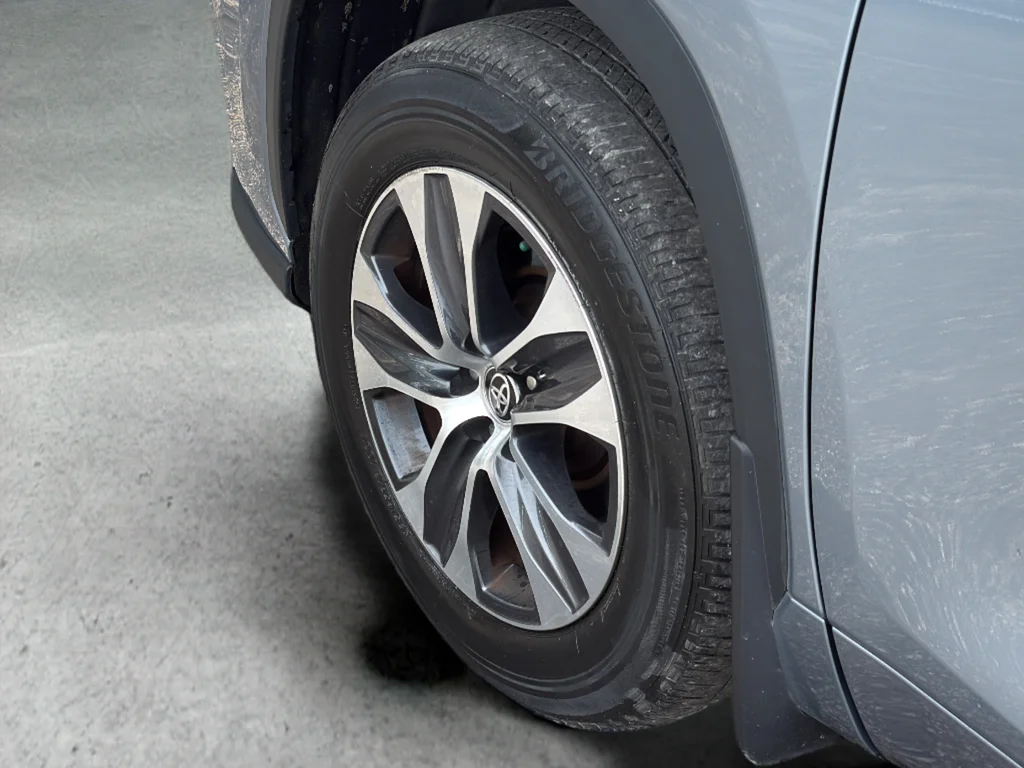 Used 2021  Toyota XLE image 31