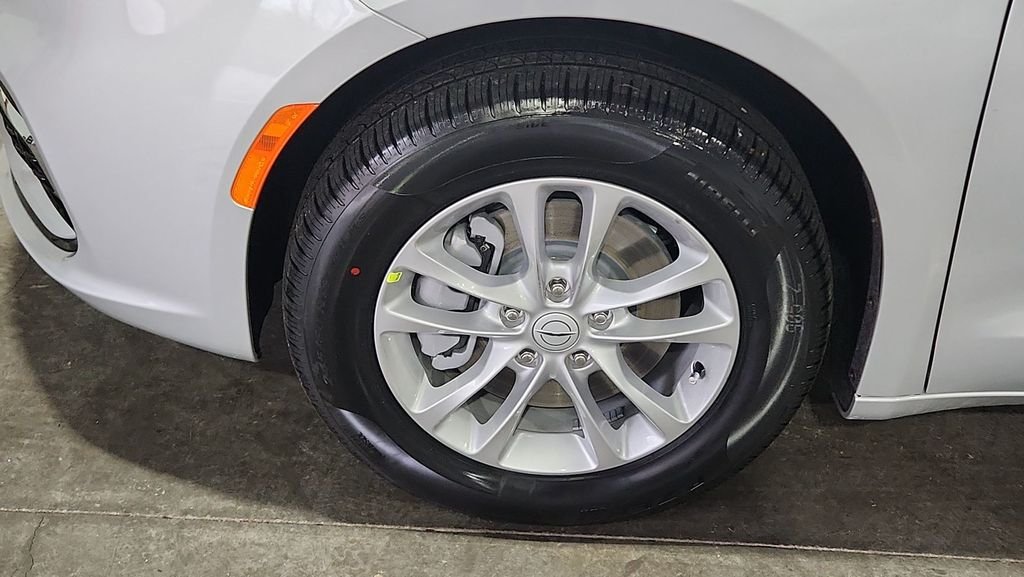 2026 Chrysler Pacifica Select - Photo 14
