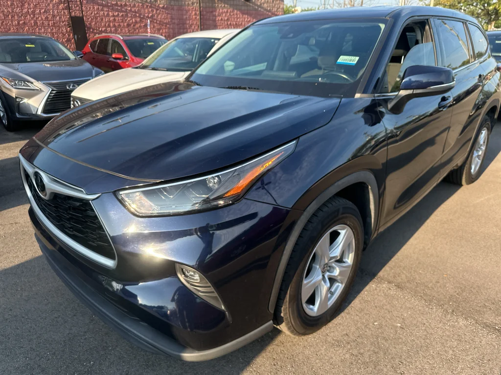 Used 2022 Blueprint Toyota LE image 2