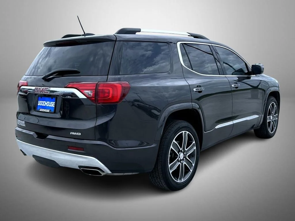 Used 2019 Silver GMC Denali image 5