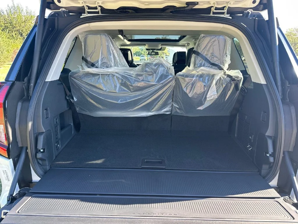 New 2027 White Ford Platinum image 13